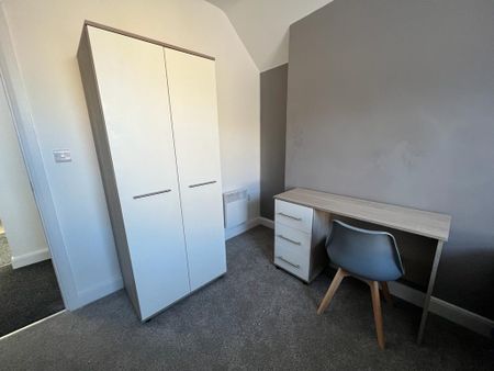 1 bed house share to rent in Church Street, Burnley, BB11 - Photo 2