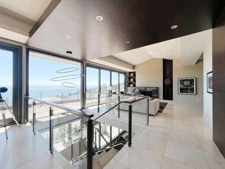Lap of Luxury! - Photo 3