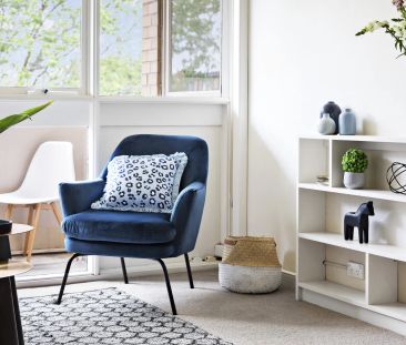 Spacious Sun-lit Living, Private Leafy Views - Photo 5