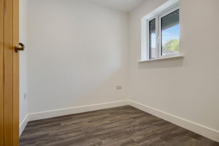 4 bedroom detached house to rent - Photo 3