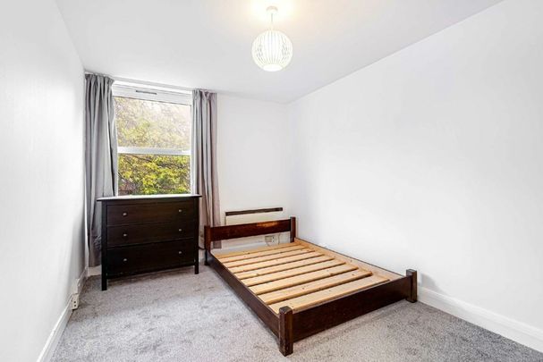 Sullivan Close - Photo 1