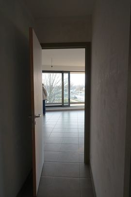 Instapklaar recent appartement met terras, kelderberging en ondergr.autostaanplaats – Lier. - Foto 1