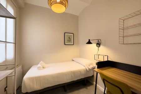 Carrer d'Hostafrancs de Sió, Barcelona, Catalonia 08014 - Photo 4