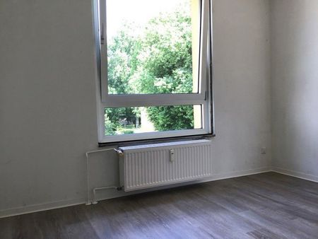 Ein ruhiges Plätzchen für Ihre Liebsten finden Sie in dieser 3-Zimmer-Wohnung in Freisenbruch! WBS! - Photo 3