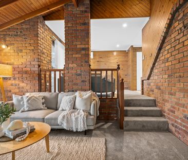 8 Plateau Drive, Springwood QLD 4127 - House For Rent | Domain - Photo 1