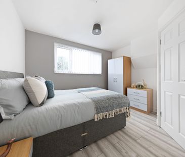 Room 4 – Coventry - Photo 4
