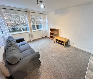 Farnham Court, Loughborough, LE12 - Photo 2