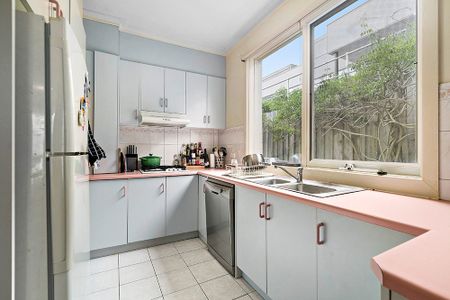 1/1 Hartwood Street, Kew East VIC 3102 - Photo 2