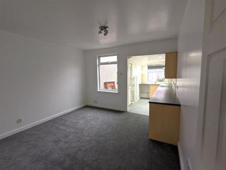 4 bedroom terraced house to rent - Photo 2