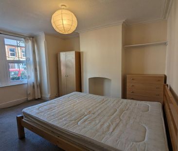 4 bedroom terraced house to rent - Photo 3