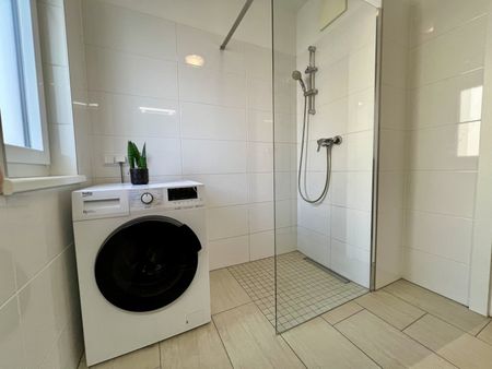 Stilvolle, voll möblierte 2-Zimmer-Wohnung mit Loggia – ruhige Innenhoflage - Photo 5