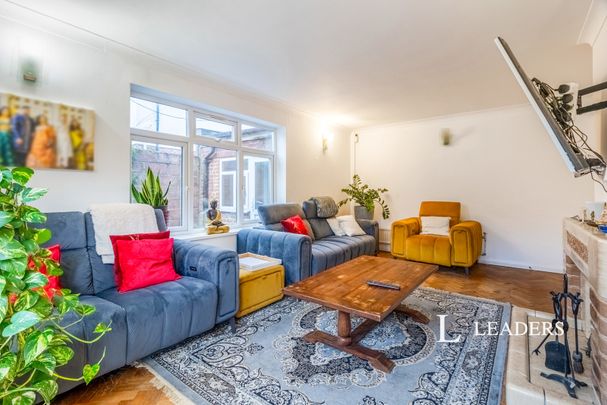 5 bedroom house to rent Ruden Way, Epsom, Surrey, KT17 - Photo 1