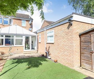 4 bedroom semi-detached house to rent - Photo 4