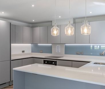 Sheerwater Road, West Byfleet, Surrey, KT14 - Photo 6