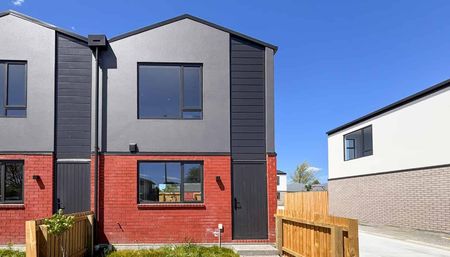 Fresh Build Two Bedroom Townhouse! - Photo 2