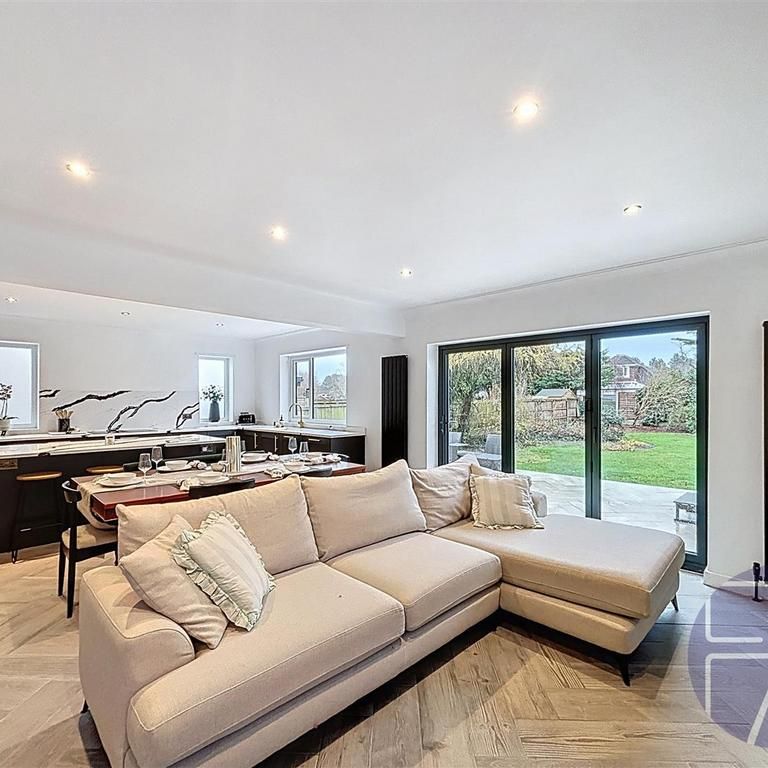 4 bedroom detached house to rent - Photo 1