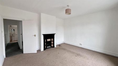 3 bedroom flat to rent - Photo 3