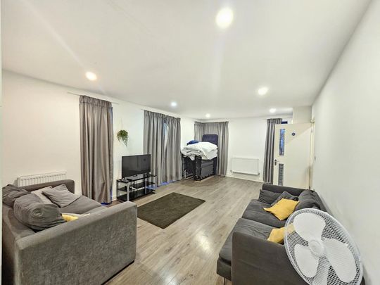 3 bedroom maisonette to rent - Photo 1