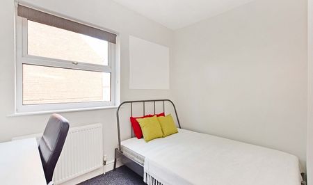 Stunning 3-Bedroom, 1-Bath Student House in Sheffield - Photo 5