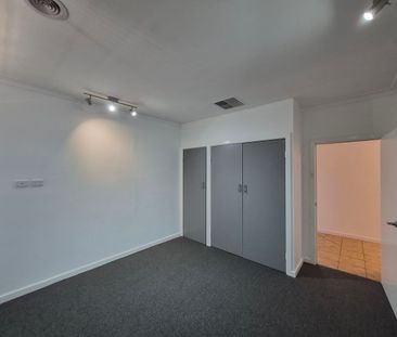 Modern Living at its Best - Photo 4