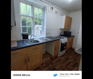 2 Bed Terraced House, Addison Way, NW11 - Photo 6