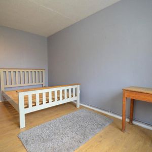 Westland Close, Staines-upon-Thames Westland Close, Staines-upon-Thames - Photo 2