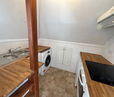 2 bedroom apartment to rent Danecourt Road, Poole, BH14 - Photo 3