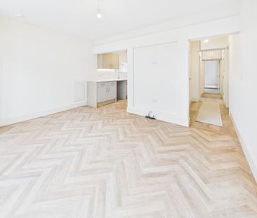 2 bedroom ground floor flat to rent - Photo 2