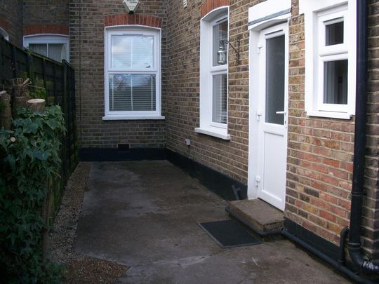 1 bedroom ground floor maisonette to rent - Photo 1