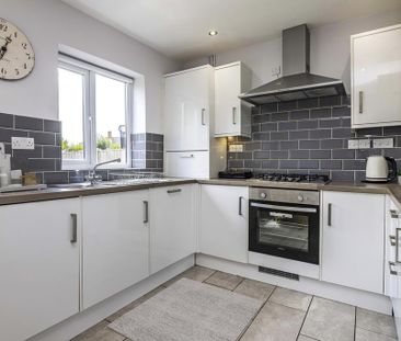 4 bedroom end of terrace house to rent - Photo 6