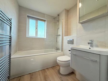 3 bedroom semi-detached house to rent - Photo 2