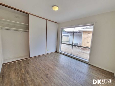 Ideal Unit in Werribee - Photo 2