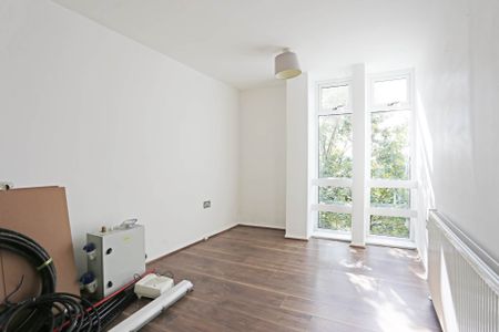 Price £1,550 pcm - Let - Photo 3