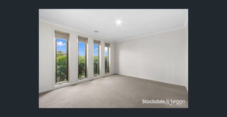 Modern & Spacious! - Photo 4