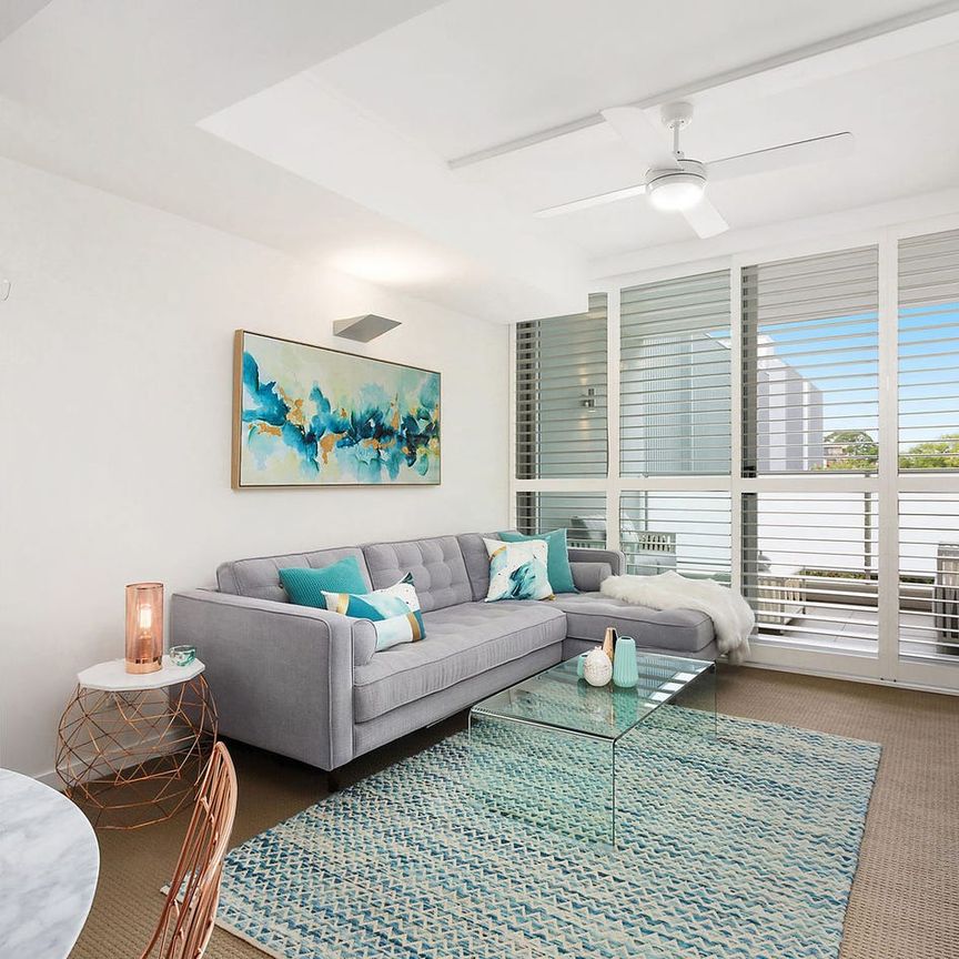 Holding Deposit Received - Photo 1