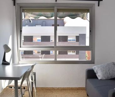 Carrer Sants Just i Pastor, Valencia, Valencian Community 46021 - Photo 5