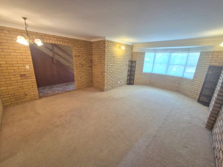 Mansfield State High School Catchment! Fantastic Family Home with Ample Living Space! - Photo 2