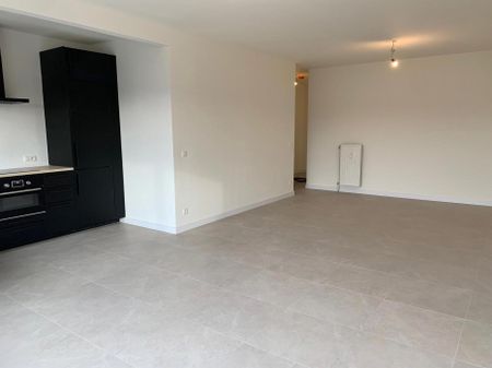 Volledig gerenoveerd 2slpk. app.! - Photo 2