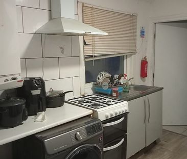 Room in a Shared Flat, Stratford, E15 - Photo 4