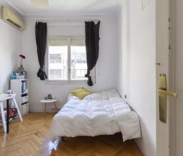 Double bed in Rooms for rent in modern 8-bedroom apartment in Moncloa - Photo 5
