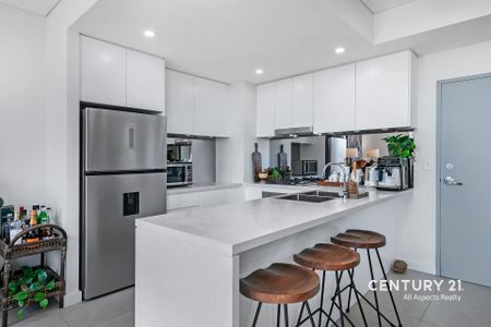 Sun-Filled Apartment in Central Location! - Photo 3