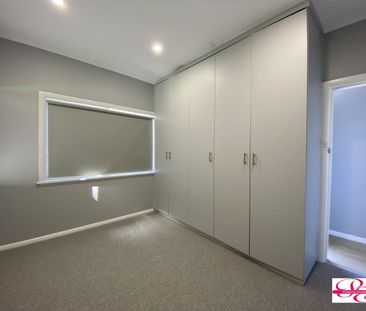 SPACIOUS RENOVATED LIVING - Photo 3