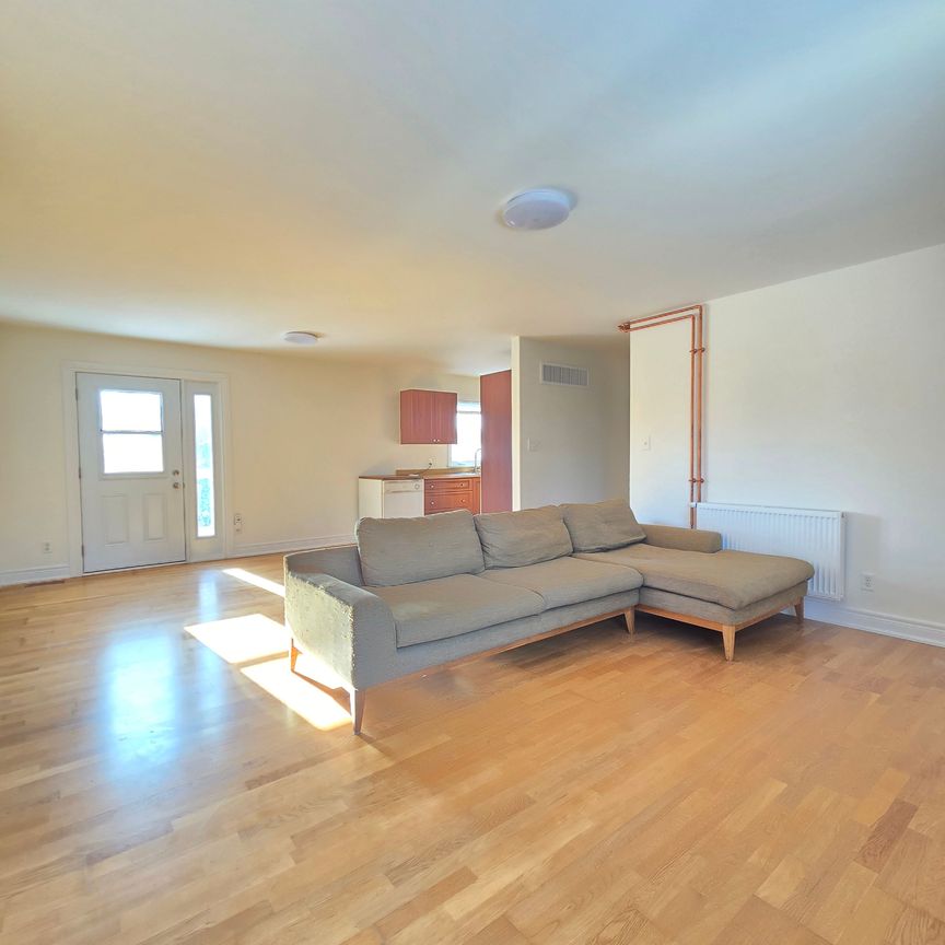 For Lease - 341 Queensville Side Road Unit# 2nd Floor, East Gwillimbury, Ontario - Photo 1