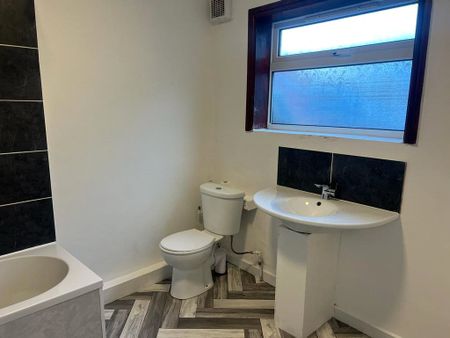 Ground Floor - Photo 4