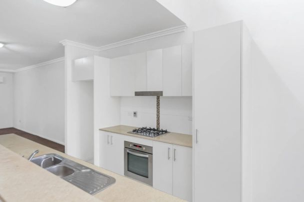 Modern 2 Bedroom - Bright, Spacious & Perfect for Entertaining! - Photo 1