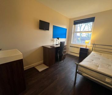 1 bedroom flat to rent - Photo 2