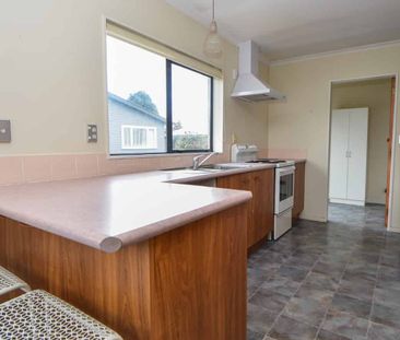 3 bedroom home handy to town - Photo 4