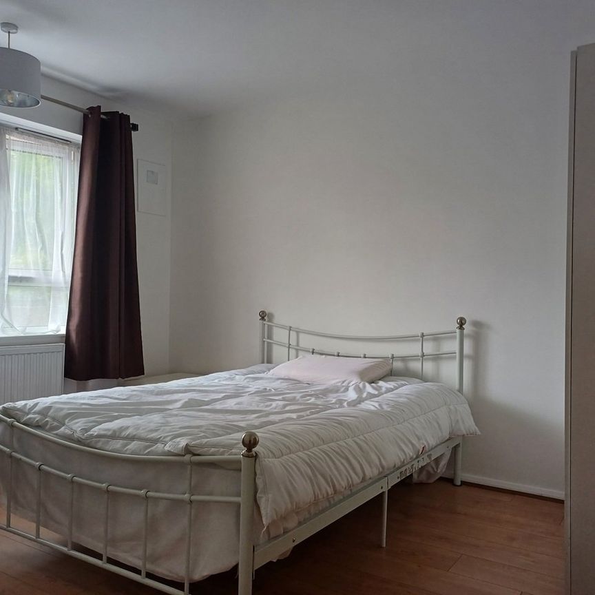 Room in a Shared House, Tarling Road, E16 - Photo 1
