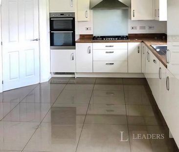 4 bedroom detached house to rent - Photo 1