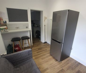 A Bright DOUBLE ROOM within a shared house in Wembley. - Photo 3